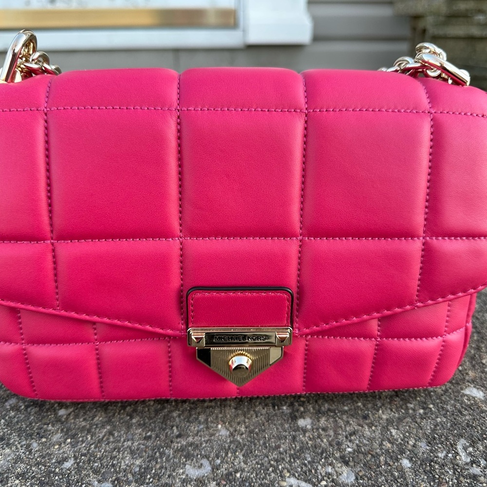 Michael Kors Pink Crossbody Bag with Elegant Design